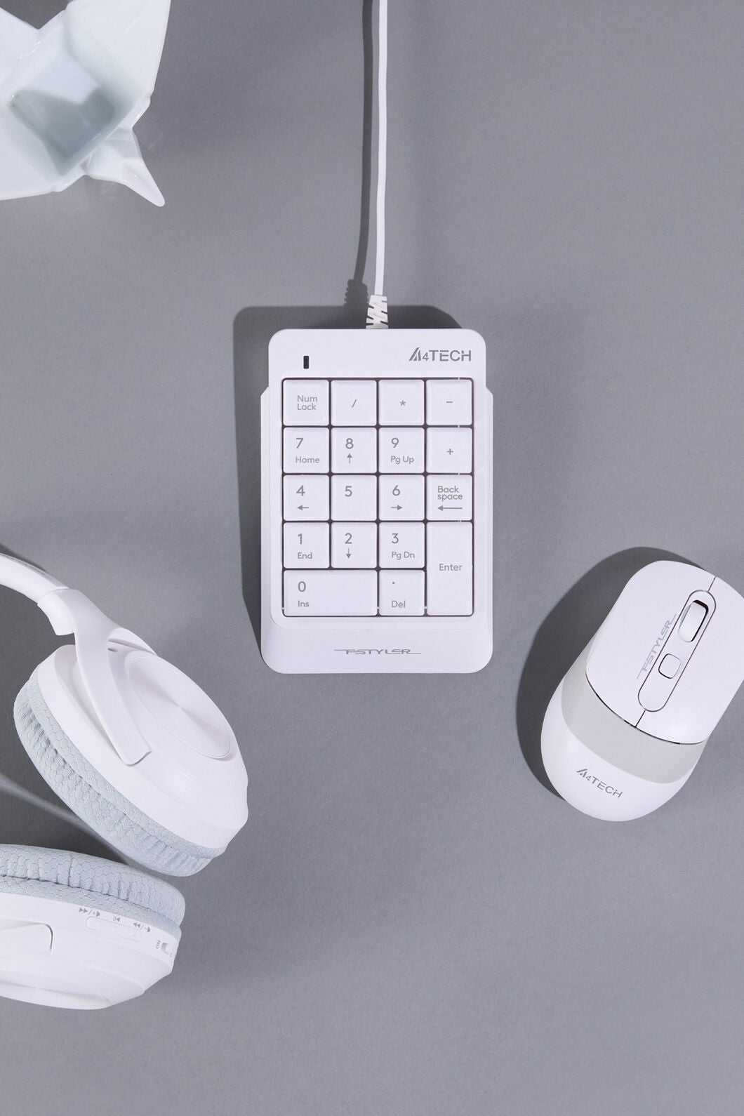 A4Tech - A4Tech FK13P White Ultra-Slim 18-Key Spill-Resistant USB Numeric Keypad - white
